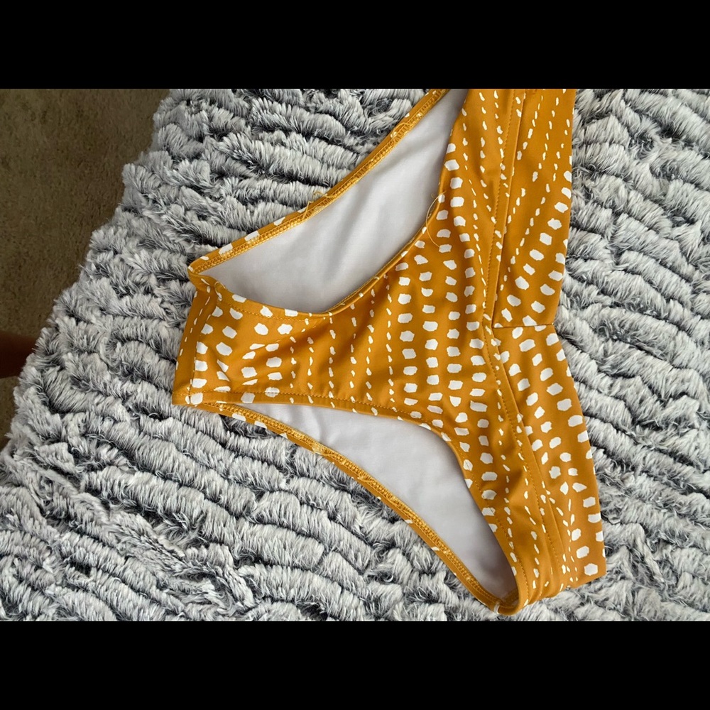 2 pairs of printed bottoms never worn
